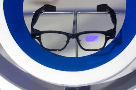 Cât costă o pereche de ochelari cu Inteligenţă Artificială. Rivalii Meta deja i-au pus la vânzare