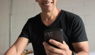 A răspuns la un mesaj primit pe Facebook. Greşeala făcută l-a costat 240.000 de euro