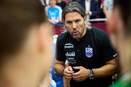 Adrian Vasile nu mai este antrenorul principal al echipei de handbal feminin CSM Bucureşti