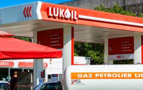 Rafinăria Petrotel vândută de Lukoil către Gunvor. Experți: Ar rămâne indirect tot sub controlul Rusiei
