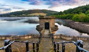 Satul pierdut care a reapărut după decenii sub apă, în UK. Ultima slujbă în biserică s-a ţinut în 1943