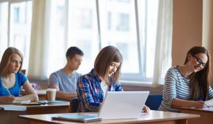 De ce vrea un gigant american vrea să angajeze doar absolvenţi de liceu