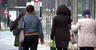 Nașterile și decesele au urcat rapid în octombrie 2025. Sporul natural rămâne puternic negativ