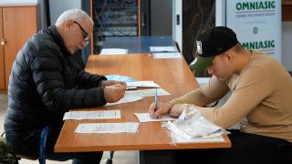 Cum trebuie să procedeze românii care îşi găsesc maşina lovită. Soluţionarea, în cel mult 6 luni