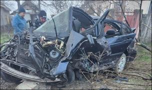 Tânăr de 19 ani, prins într-un mormânt de fiare, după un accident teribil, în Dolj. O fată de 16 ani la spital