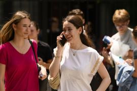 Cu cât vor fi răsplătiți elevii de nota 10 la Evaluare și Bacalaureat: premiile oferite de Guvern