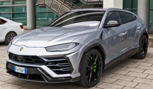 Trăia din salariul minim, dar avea vilă și Lamborghini. Schema italianului, demascată de polițiști