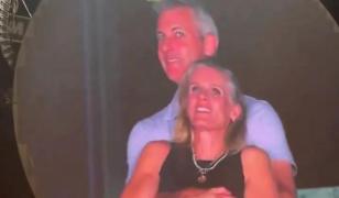 Femeia prinsă în braţele şefului la concertul Coldplay rupe tăcerea: "A fost primul şi singurul sărut"