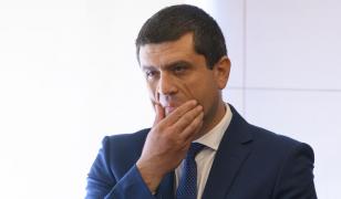Radu Miruţă încasează două salarii, de la Parlament şi de la Guvern: 