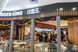 Starbucks și Burger King cedează teren în China și vând acțiuni fondurilor locale de investiții
