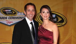 Pilotul de curse Greg Biffle, soţia acestuia şi copiii au murit într-un accident aviatic