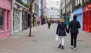 Cum au reușit 2 soți din UK să se pensioneze înainte de 40 de ani. "Ne îmbrăcam mai gros"