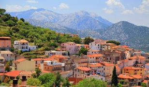 Insula italiană care îţi oferă 15.000 € dacă te muţi acolo. Există însă şi câteva condiţii