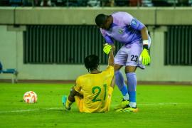 Siyabonga Ngezana (nr. 21) este om de bază în naţionala Africii de Sud