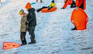 Accident grav la săniuş, în Predeal: O femeie a leşinat după ce a fost lovită de altă sanie