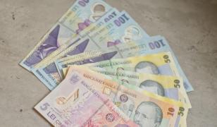 Companiile de stat ocolite de austeritate. Ce prime au încasat de Crăciun cei mai norocoşi angajaţi de la stat