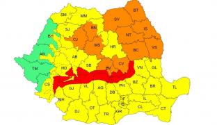 Cod roșu de viscol în mai multe regiuni. Rafele de peste 120 km/h, mai multe drumuri restricționate