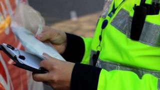 Tânăr din Maramureş, prins de două ori în aceeași noapte conducând beat, fără permis şi cu ITP-ul expirat