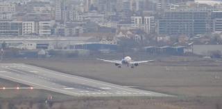 Aterizări spectaculoase la Cluj-Napoca, pe furtună. Ce înseamnă "crabbing"