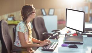 Femeile lucrează "gratis" 3 luni pentru a egala salariul bărbaților. UE, la 50 de ani de egalitatea de gen