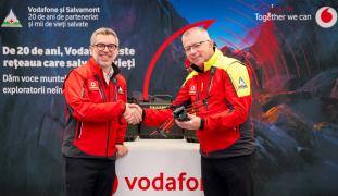 COMUNICAT: Vodafone și Fundația Vodafone donează echipamente în valoare de 150.000 EUR către Salvamont România