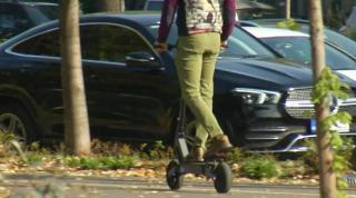 Legislaţia privind circulaţia cu trotinete electrice. Vârsta minimă şi alte obligaţii