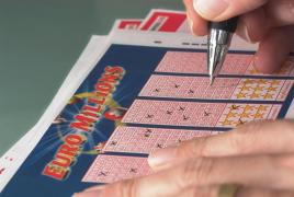 O femeie din Norvegia a câştigat 120 de milioane de euro la loto. Cum a 