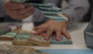 Avertisment BNR: Românii vor plăti rate mai mari din cauza împrumuturilor tot mai scumpe ale statului