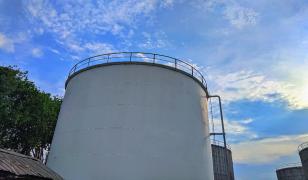 Reţea prinsă după ce a furat 73 de tone de ţiţei în Vâlcea. Hoţii transportau petrolul în bazine improvizate