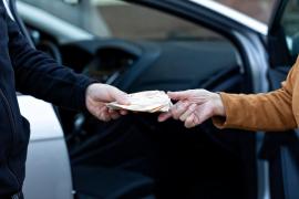 Câţi ani de închisoare a primit o româncă după ce a torturat şi păcălit un italian. Ce i-a făcut bărbatului care i-a oferit bani, terenuri şi o casă