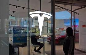O femeie a dat în judecată Tesla, dar a ajuns să plătească tot ea 23.000 de dolari