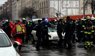 O maşină a intrat într-un grup de protestatari, la Munchen. 15 persoane au fost rănite