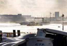 Compania care deţine avionul răsturnat pe un aeroport în Toronto oferă 30.000 de dolari pasagerilor implicaţi