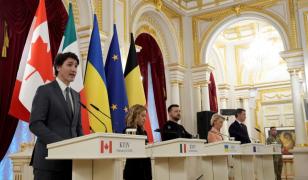 Liderii Uniunii Europene au ajuns luni la Kiev pentru a-şi exprima susţinerea faţă de Ucraina în ziua în care se împlinesc trei ani de la declanşarea invaziei ruse