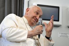 Starea Papei Francisc s-a îmbunătăţit uşor, însă rămâne critică. Suveranul şi-a reluat o parte dintre activităţi