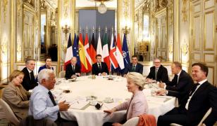 Președintele american Donald Trump acționează ca și cum ar deține controlul total asupra negocierilor pentru încheierea războiului din Ucraina. Însă Bruxelles-ul are un atu de 200 de miliarde de euro