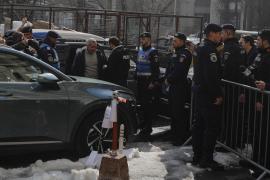 Jandarmii neagă că nu ar fi lăsat să intre avocații lui Georgescu în sediul Parchetului General
