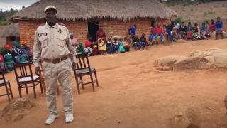 Cum se descurcă un bărbat din Tanzania care are 16 soţii, 104 copii şi 144 de nepoţi: "Îşi ştie fiecare locul"