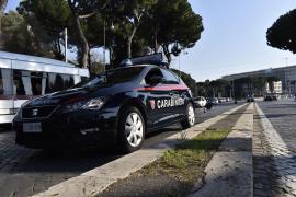 Doi români, prinşi la furat motorină în Italia. Cu ce sumă au vrut să-i mituiască pe carabinieri: au fost arestaţi pe loc