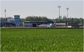 Alertă cu bomba pe aeroportul din Strasbourg. Pasagerii unui avion care venea de la București nu au fost lăsați să coboare