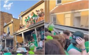 Momentul în care un acoperiș pe care se aflau zeci de tineri se prăbușete sub greutatea lor