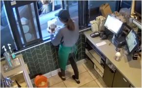 Un bărbat a primit o despăgubire de 50M $, după ce s-a ars în zona intimă cu un ceai fierbinte de la Starbucks