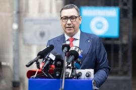 Candidatul independent la alegerile prezidentiale 2025, Victor Ponta, sustine o declaratie de presa dupa depunerea candidaturii, la sediul Biroului Electoral Central Bucuresti, miercuri, 12 martie 2025.