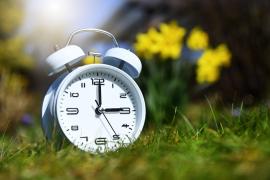 Trecem la ora de vară: dăm ceasurile înainte, iar ora 3 devine ora 4