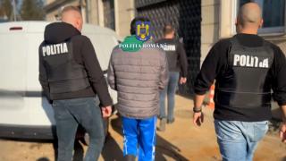 Bărbatul din Mureş care a aruncat un câine de la etaj, internat la psihiatrie. Individul care l-a convins să facă gestul oribil, reţinut 24 de ore