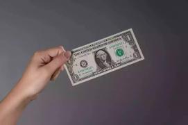 Leul românesc câştigă teren masiv în raport cu dolarul american