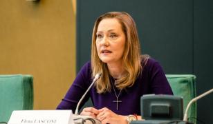 Preşedinta USR, Elena Lasconi, consideră că, dacă ar fi consecvenţi, judecătorii Curţii Constituţionale nu ar trebui să îl lase pe Călin Georgescu să candideze la alegerile prezidenţiale