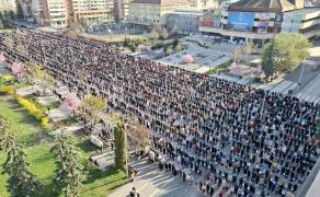 Imagini impresionante de Paştele Catoloc, la Miercurea Ciuc. Mii de oameni s-au strâns la tradiționalul ceremonial de sfințire a bucatelor