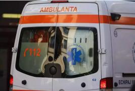 Un bărbat de 47 de ani din Arad i-a tăiat gâtul rivalului său după ce acesta l-a provocat. Victima a supravieţuit atacului