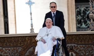 Papa Francisc s-a întors printre credincioşi, la Vatican, în prima sa apariție de la externare: "O duminică fericită tuturor. Vă mulțumesc mult"